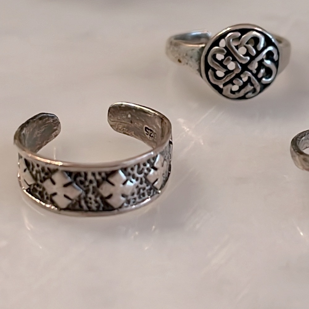 Four Toe Rings - Picture 3 of 3